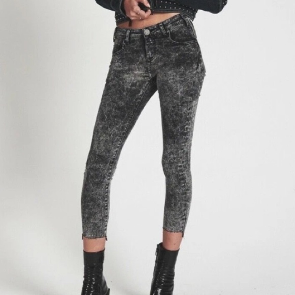 One X Oneteaspoon Women’s Freebirds II Black Acid Wash Crop Skinny Jeans Size 27